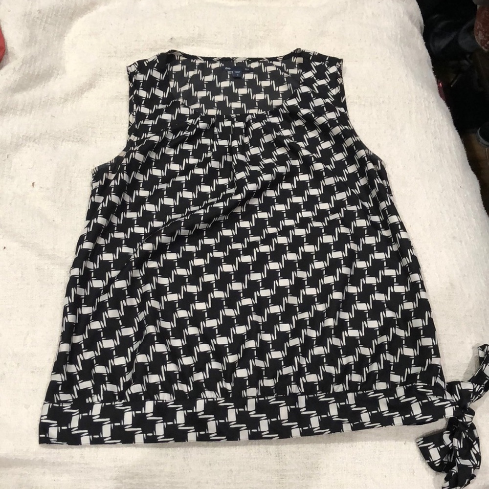 DONATING FRIDAY -$5 obo - Black & White Gap blouse